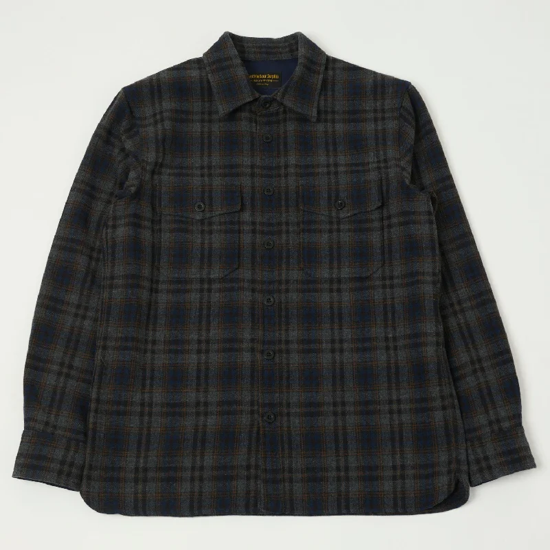 East Harbour Surplus 'MOAB 990' Plaid Overshirt - Navy/Grey