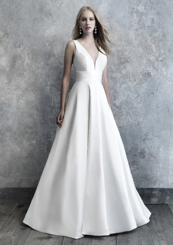 Pronovias wedding dressesMadison James MJ501 Wedding Dress Formal Wedding Dress